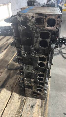 Головка двигателя A6110105220 MERCEDES
