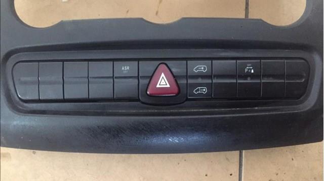 Блок кнопок центральной консоли A9068702110 MERCEDES
