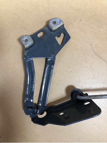 Завеса капота правая A9108803100 MERCEDES
