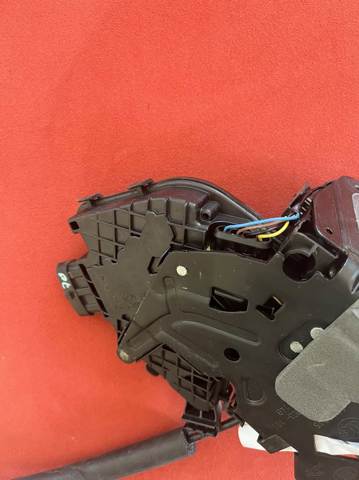 LR038372 LAND ROVER Замок двери задней левой купить в Кривой Рог