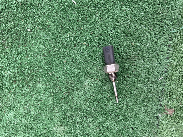 Датчик температуры воздуха на входе Skoda Octavia 4 A8