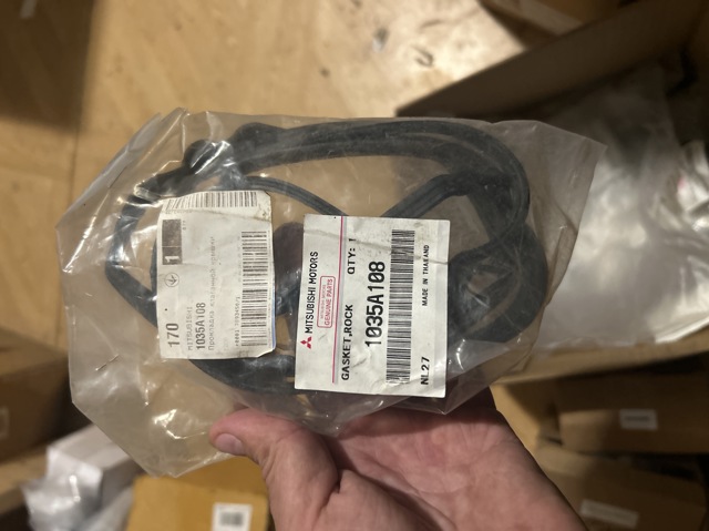 Прокладка крышки клапана 1035A108 MITSUBISHI