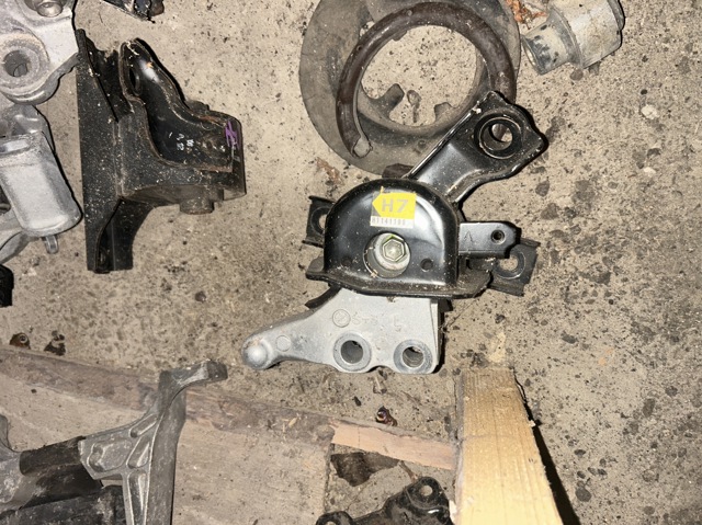 Подушка двигателя 1230536090 TOYOTA