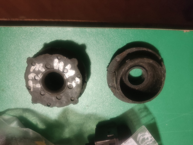 Подушка радиаотра нижняя 165350D080 TOYOTA