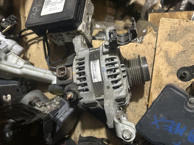 Генератор автомобильный 270600T051 TOYOTA
