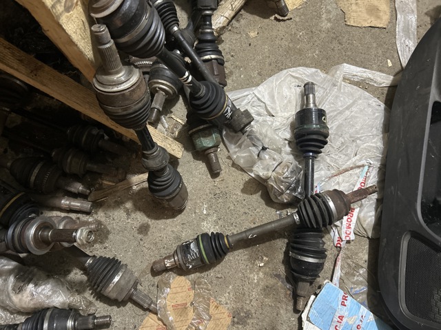 Полуось передняя левая 3815A189 MITSUBISHI