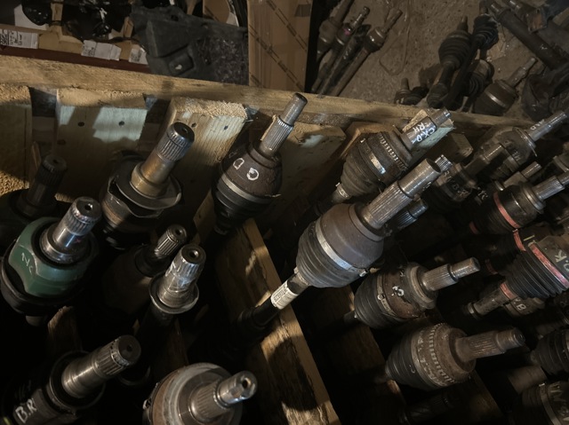 Полуось передняя, правая 39100BB22B NISSAN