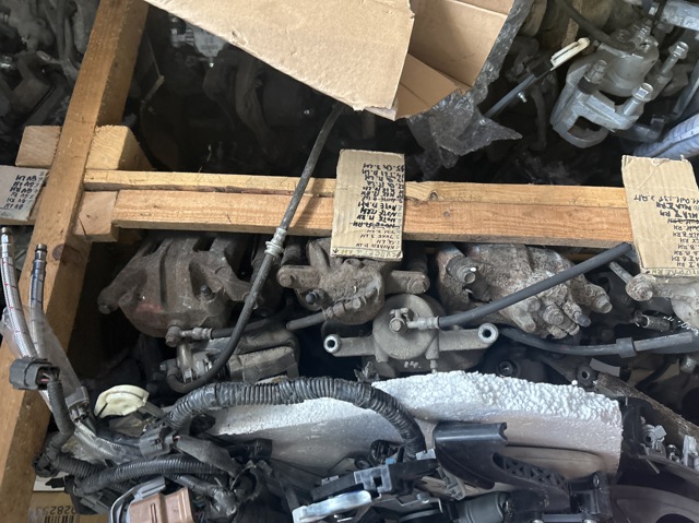 Тормозной суппорт 41001AX601 NISSAN