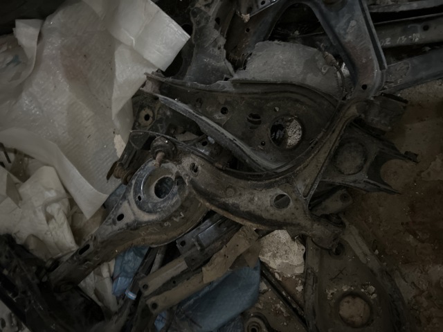Рычаг задней подвески верхний, левый 4620265J00 SUZUKI