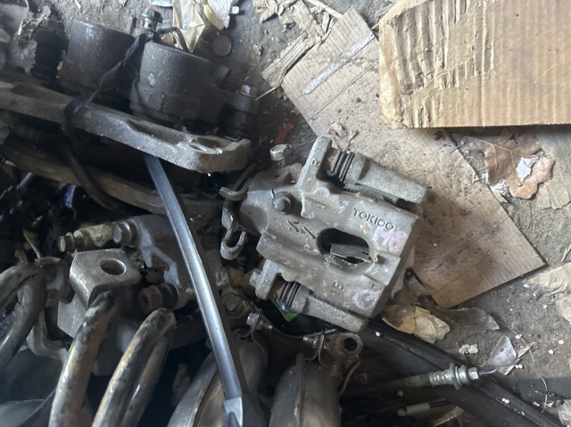 Суппорт тормозной задний правый 4783042080 TOYOTA