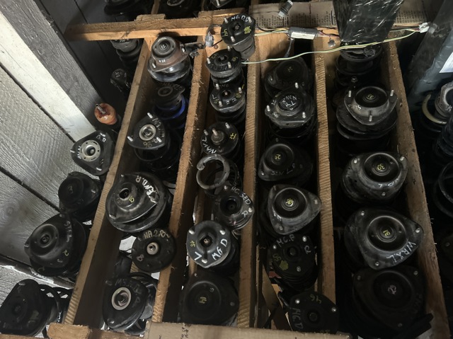 Стойка передняя правая 4851009888 TOYOTA