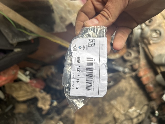 Крепление энергопоглотителя переднего бампера 51117315960 BMW