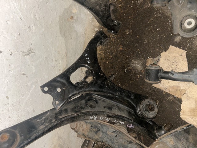Нижний правый рычаг передней подвески 51350SNAA03 HONDA