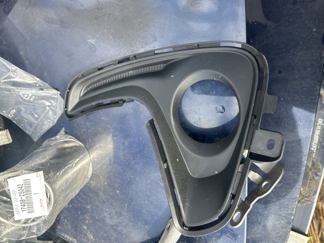 Заглушка под противотуманные фары, левая 521130D250 TOYOTA