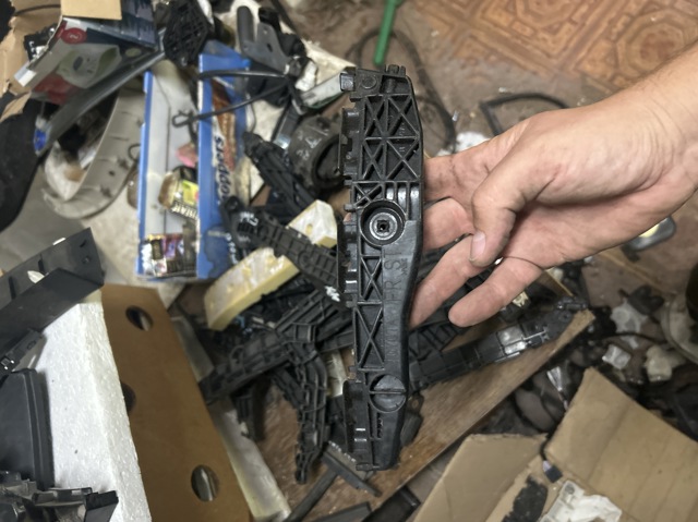 Кронштейн бампера заднего, внешний правый 5215542011 TOYOTA