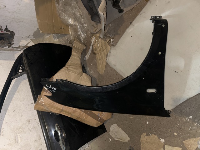 Переднее правое крыло 5220A820 MITSUBISHI