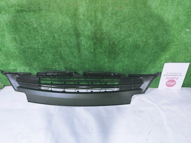 Решетка бампера переднего нижняя 531130R060 TOYOTA