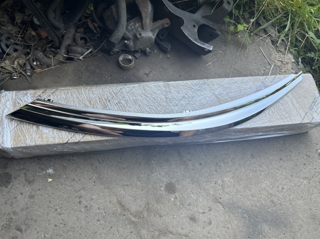 TOYOTA 5318202010 Молдинг фары левой в наличии Ровно
