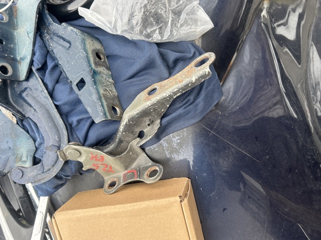 Завеса капота правая 5341005060 TOYOTA