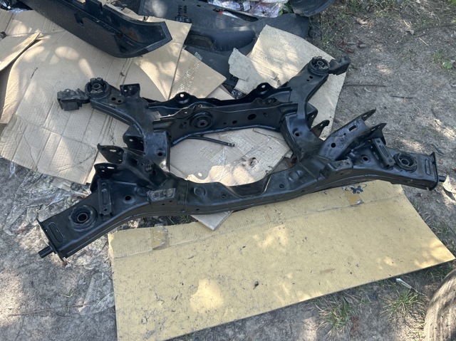 Поперечина задней подвески 554001CF0C NISSAN