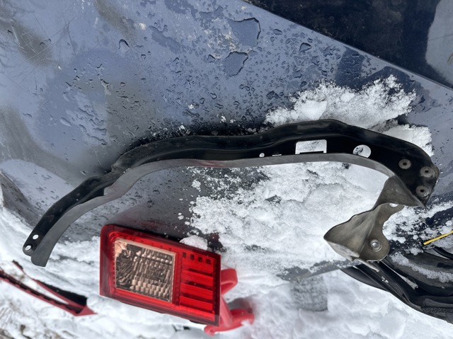 Крепление фары передней, правой 57707AG060 SUBARU