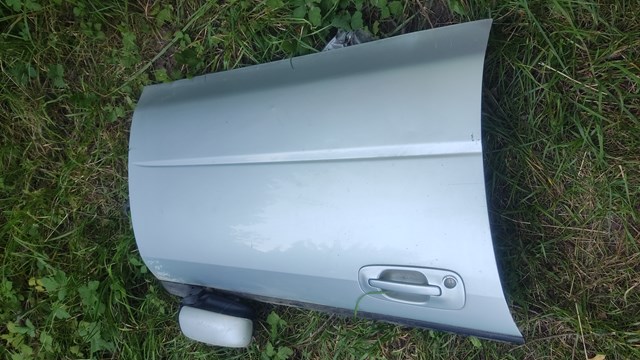 Пассажирская передняя дверь 60009FE000 SUBARU