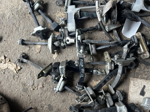 Ограничитель открывания двери 61124SC001 SUBARU