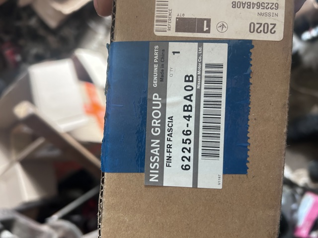 Заглушка, решетка противотуманных фар бампера переднего, правая 622564BA0B NISSAN