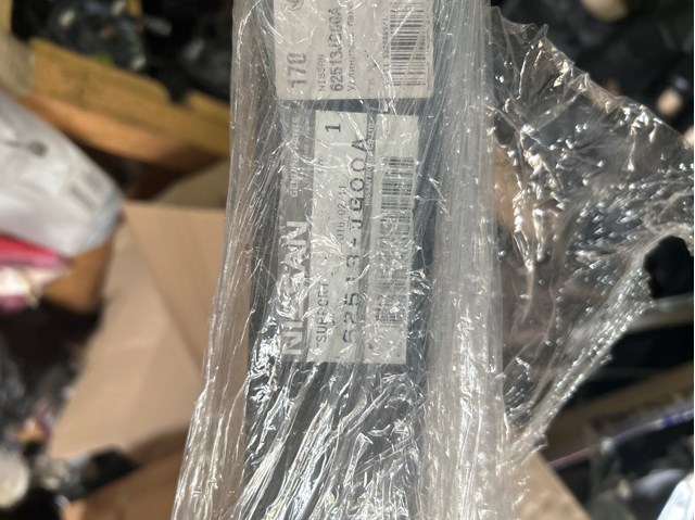 NISSAN 62513JG00A Верхняя рамка радиатора в наличии Харьков