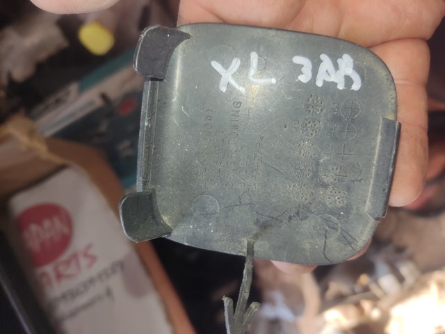 Заглушка бампера буксировочного крюка, задняя 6415A017 MITSUBISHI
