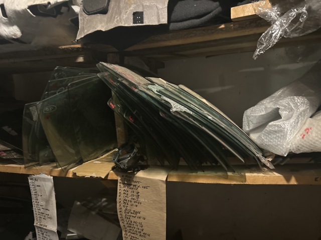 Стекло двери передней правой 6810105050 TOYOTA