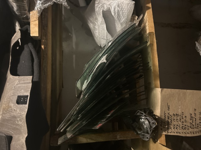 Стекло передней двери, правой 681010R050 TOYOTA