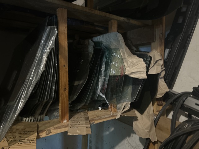 6811342150 TOYOTA Стекло двери задней правой купить в Запорожье