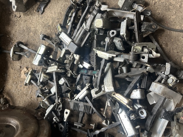 Ограничитель двери, задний 6863042040 TOYOTA
