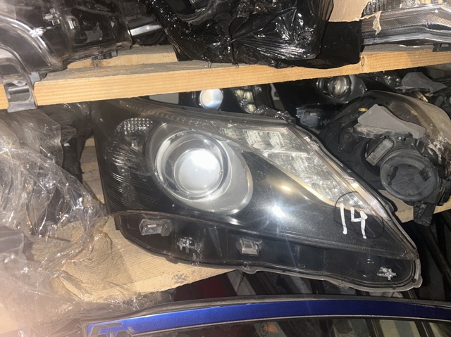 Фара комбинированная, передняя 8113005370 TOYOTA
