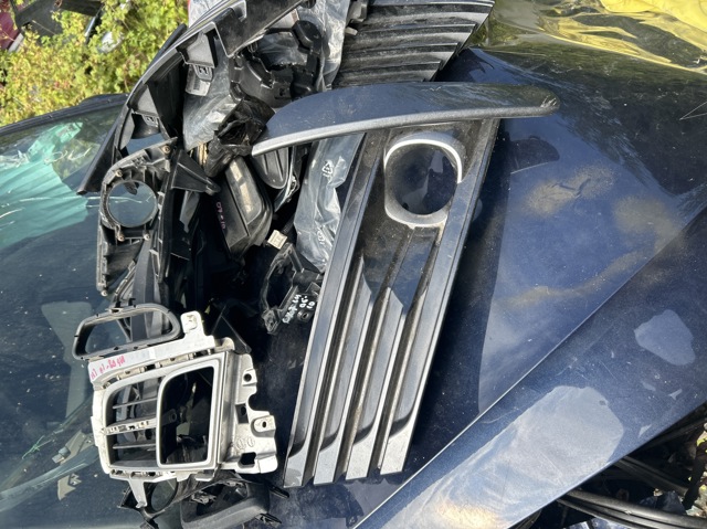 Решетка переднего бампера, левая 8148202620 TOYOTA