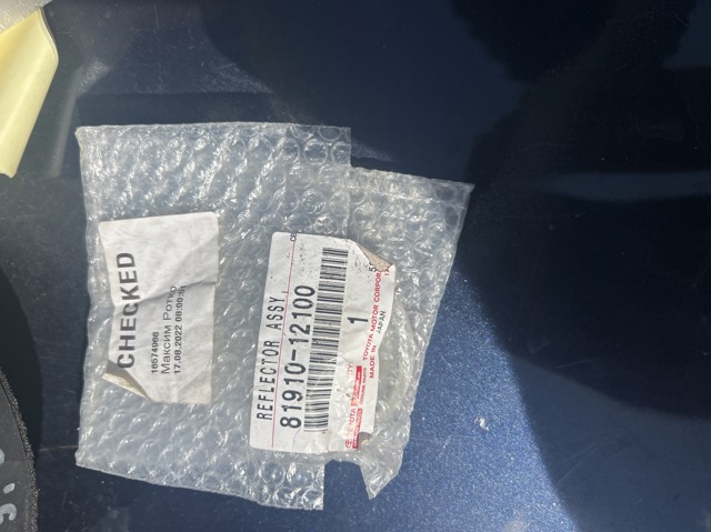 Отражатель заднего бампера 8191012100 TOYOTA