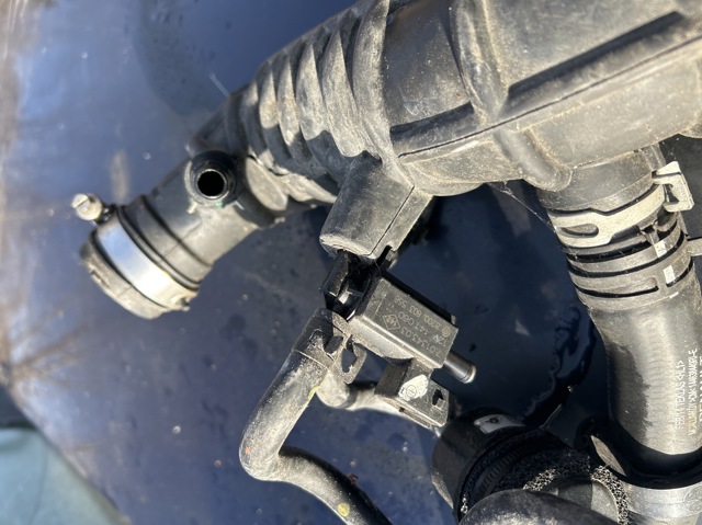 Клапан соленоид регулирования заслонки EGR 8200603558 NISSAN