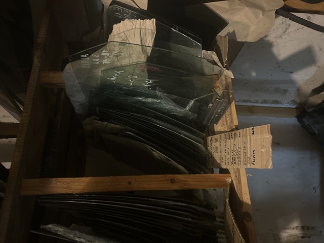 Окно задней двери 82300AX105 NISSAN