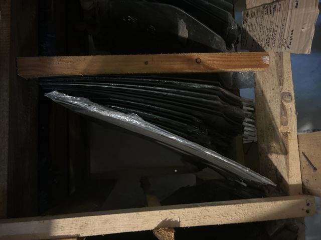 Стекло заднее правое 82300JG000 NISSAN