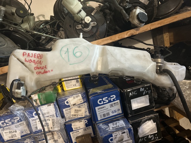 Бачок омывателя стекла 8260A105 MITSUBISHI