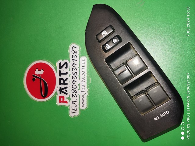 Кнопки переднего левого стеклоподъёмника 8404060220 TOYOTA