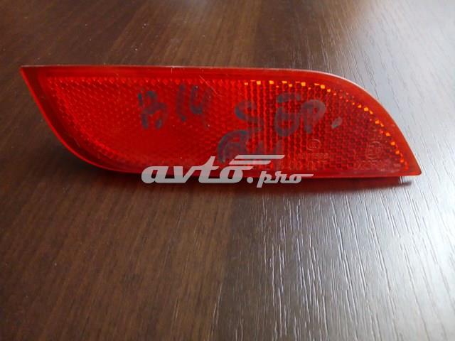 Катафот (отражатель) заднего бампера, правый 84281FG000 SUBARU