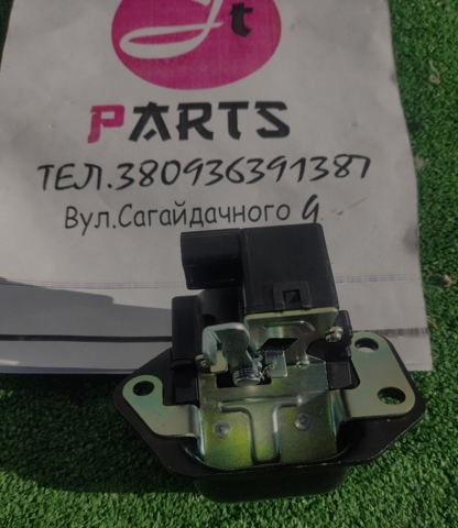 Замок и ручка двери задка 905923361R RENAULT