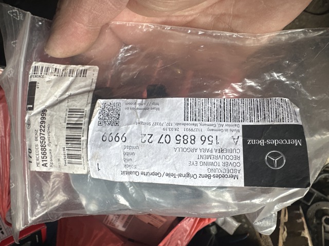 Заглушка буксировочного крюка в передний бампер A1568850722 MERCEDES
