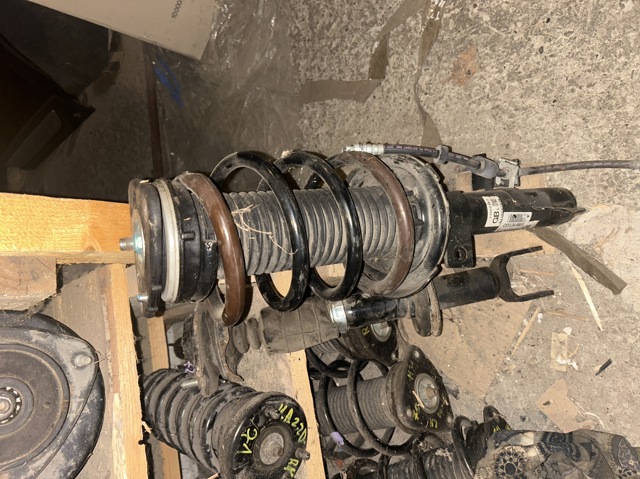 Амортизаторная стойка передняя левая C51334900A MAZDA