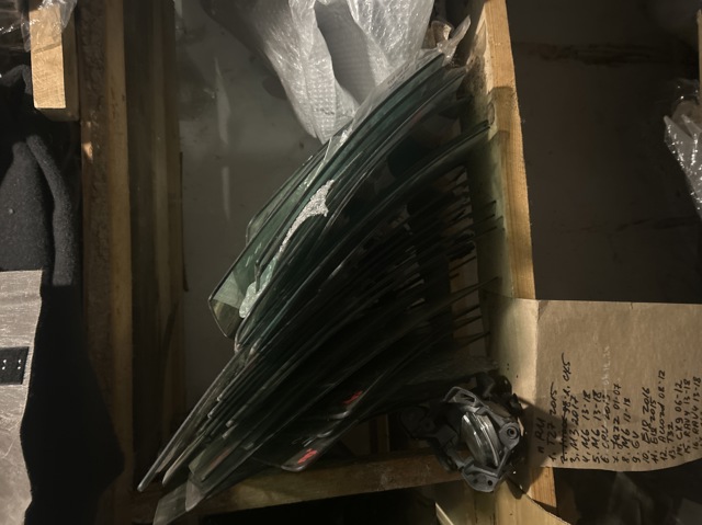 Стекло передней двери, правой DS7Z5421410A FORD