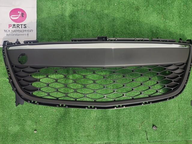 Решетка бампера нижняя EH44501T0H MAZDA