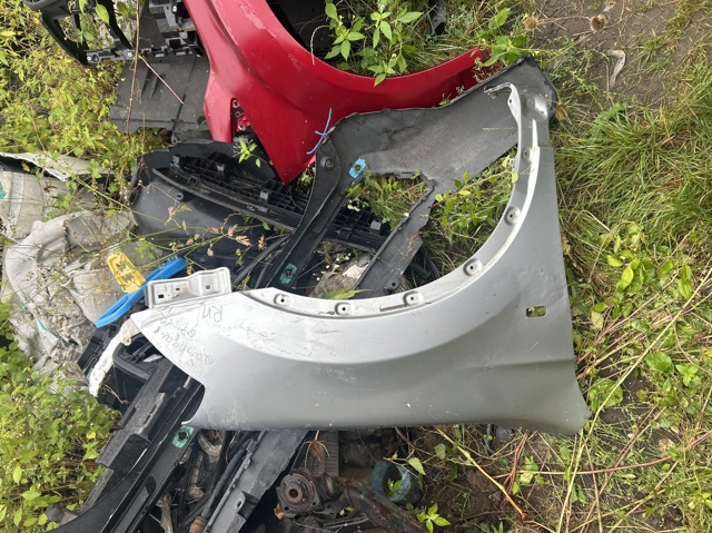 Крыло переднее правое F3100JD0M0 NISSAN