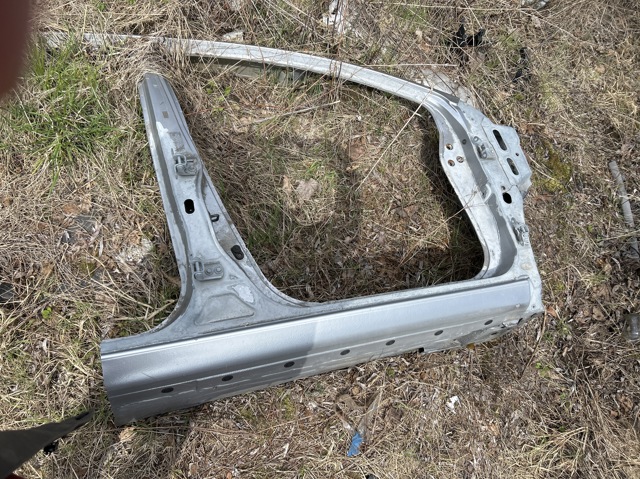 Порог внешний правый G64129U0M0 NISSAN